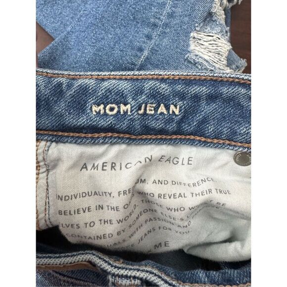 American Eagle Stretch Distressed Mom Jeans Size 4 X-Short - Picture 6 of 9